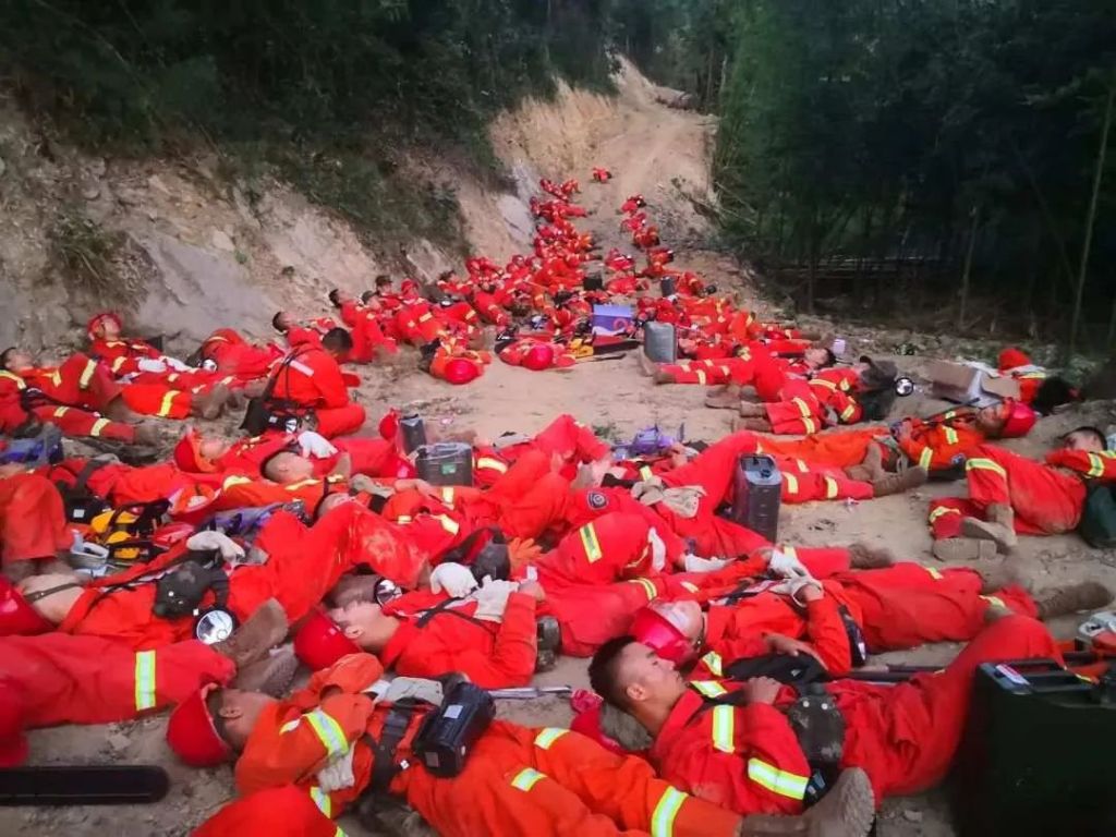 无声无光｜人墙里的一块砖